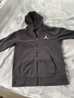 Jordan youth M Black Zip Hoodie